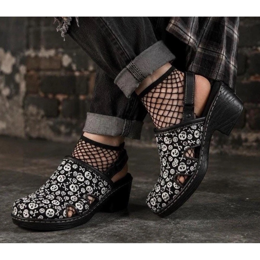 BOC Born Concepts Black White Skull Print Comfort Slingback Clogs Shoes Size 7M